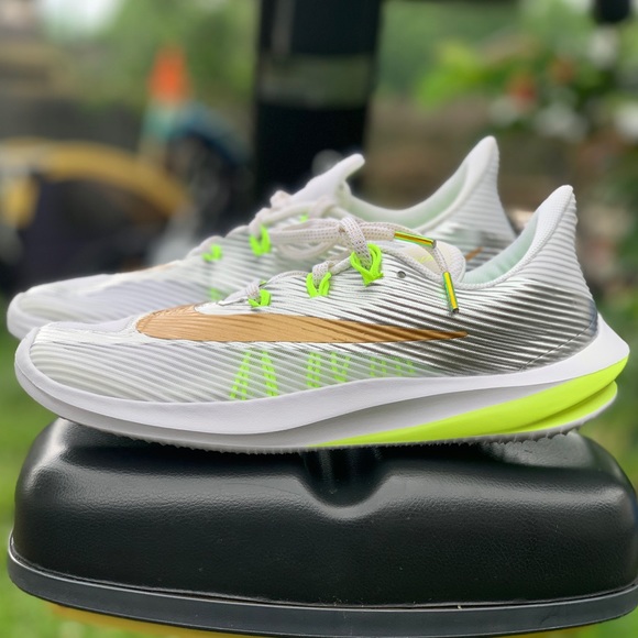 Nike Future Speed Kids Lightweight Running Shoes - Picture 4 of 14
